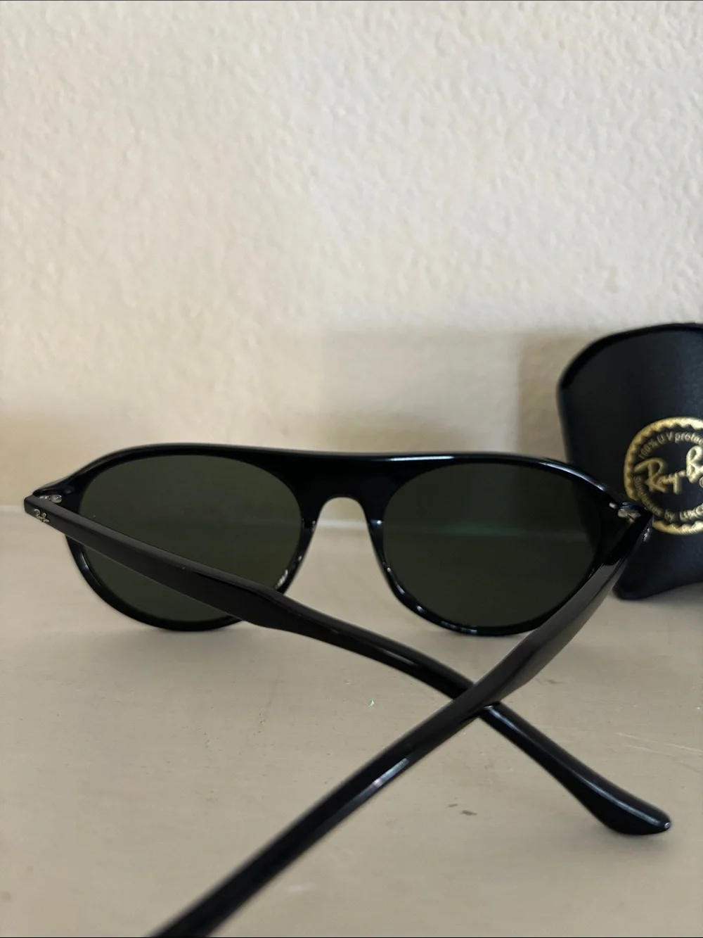 Ray-Ban Black Frames with Dark Green Lenses Sunglasses and Case